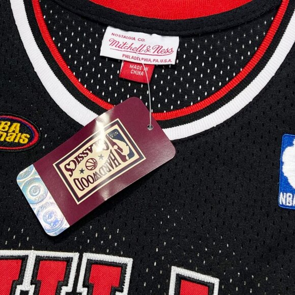 Chicago Bulls Michael Jordan No. 23 Black Jersey - Picture 2 of 6